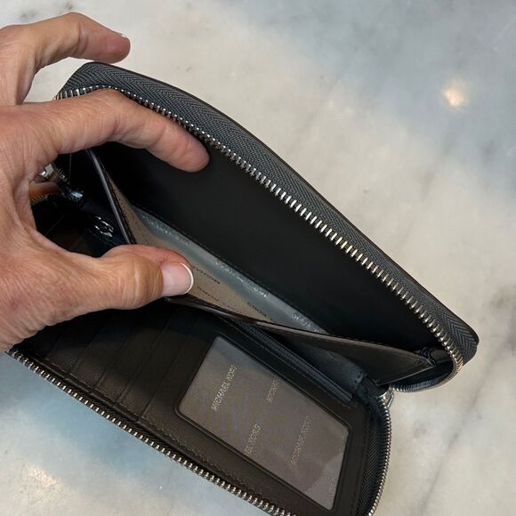 Michael Kors Wallet Metallic Geometric Embossed Wristlet Full Zipper - Picture 16 of 16